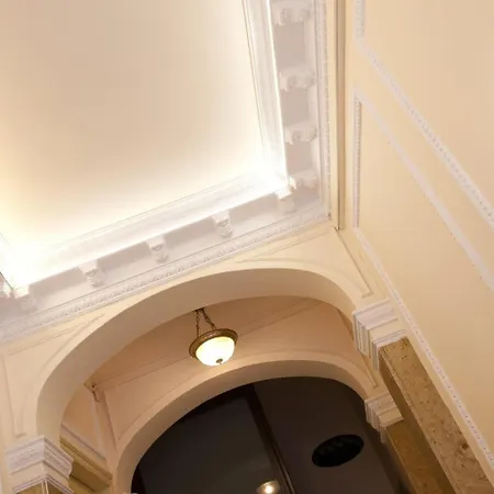 Seneca White Apartment